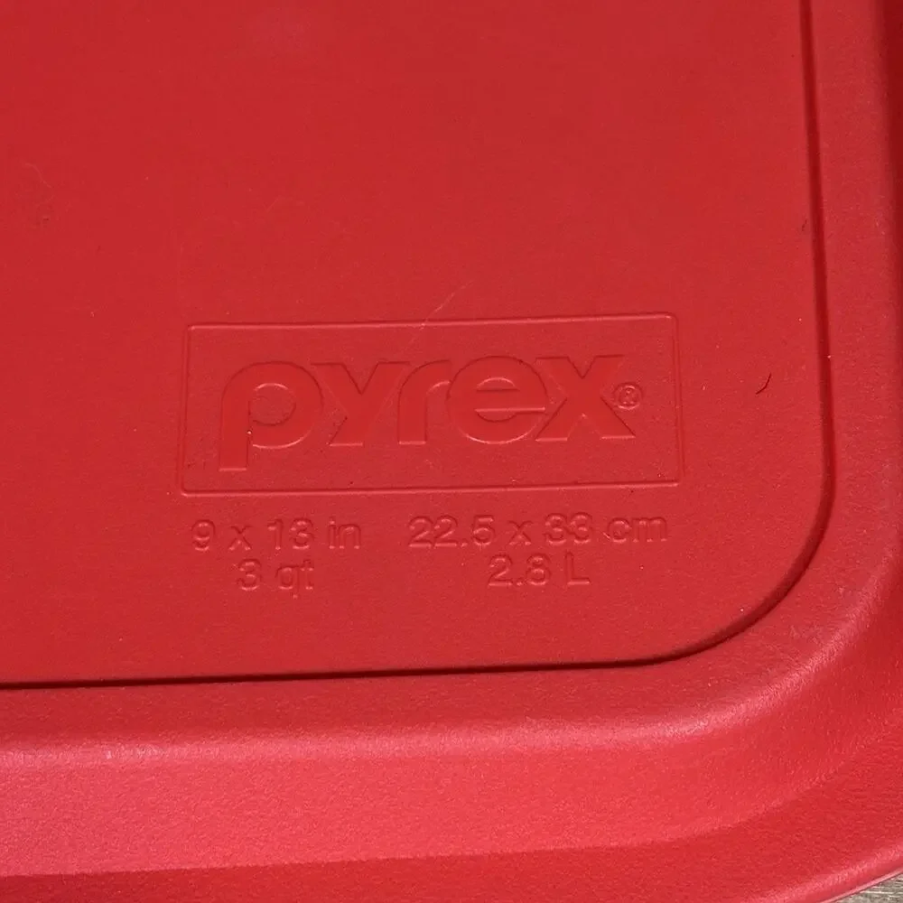 Pyrex Easy Grab 3-Quart Rectangular Glass Baking Dish with Red‎ Lid